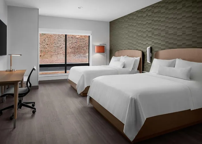 Central hotel: Element Moab